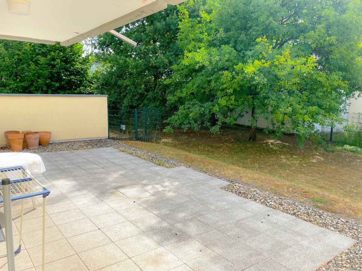 Terrasse und Garten.jpg