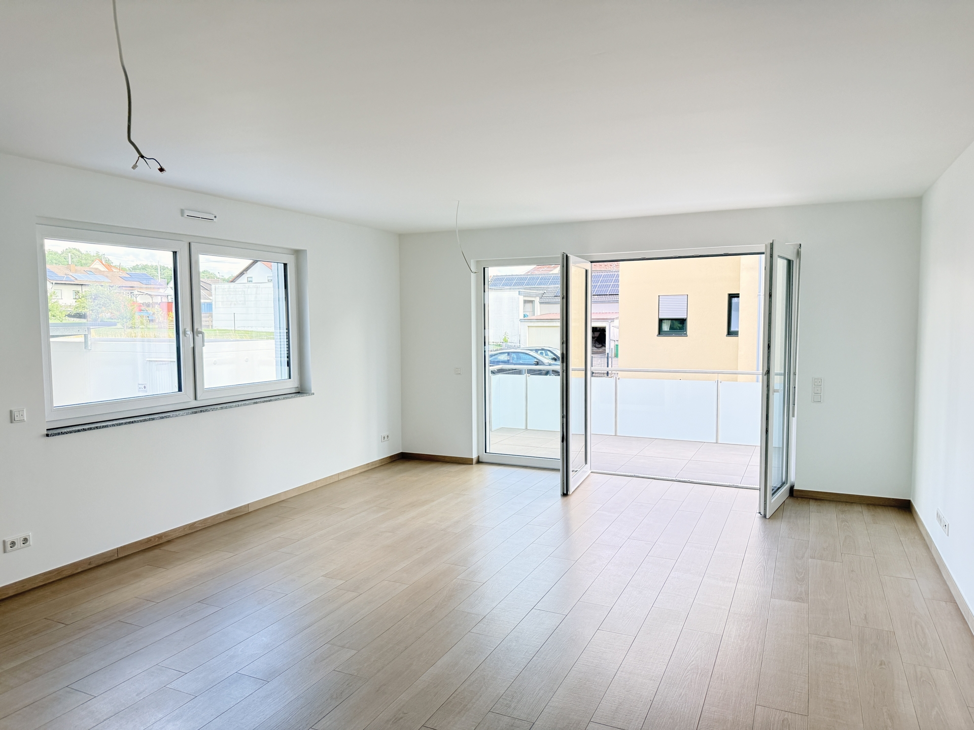 Wohn- und Esszimmer mit Ausgang Balkon Wohn- und Esszimmer mit Ausgang Balkon