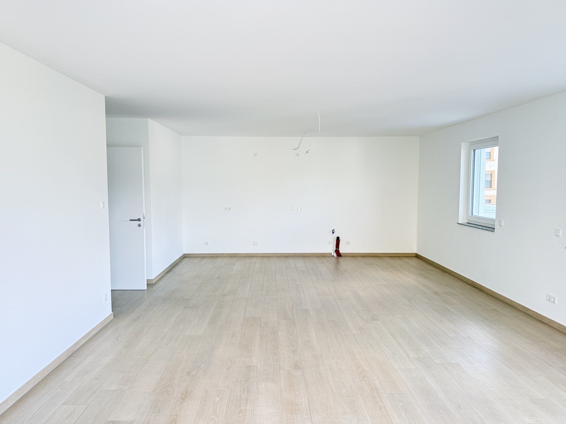 Wohn- und Esszimmer mit offener Küche Wohn- und Esszimmer mit offener Küche